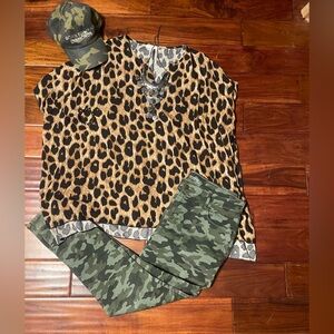 Easel size large animal print top.